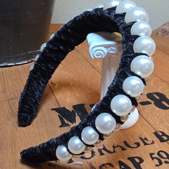 ZARA Elegant Pearl-Embellished Black Velvet Headband Cocktail Holiday | NWOT main image 6